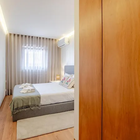 Beachouse Povoa - Beachfront With Sea-view Balcony Apartamento Póvoa de Varzim